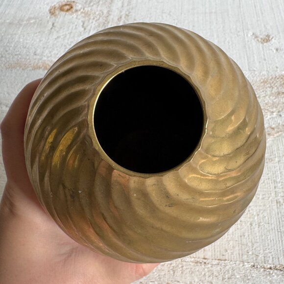 Vintage Brass Vase with Simple Detailing - Made in India - Picture 5 of 11